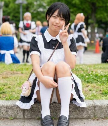 【リアル系】ボーイッシュメイドのコスプレイベント密着〜白コットンぱんちら｜d_784196